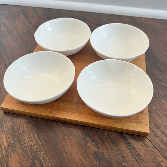 Red Vanilla butterfly set 4 condiment bowls and bamboo tray - Picture 1 of 5